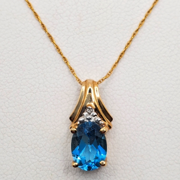 Jewelry - 10k Solid Yellow Gold Oval Blue Topaz & Diamond Necklace